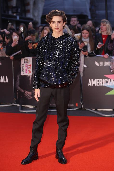 Timothée Chalamet The King premiere: the actor wore a Louis 